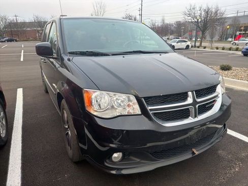 Used 2017 Dodge Grand Caravan SXT image 4