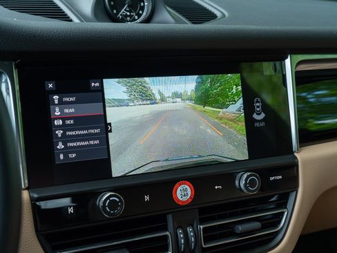 Certified 2026 Porsche Macan AWD/4WD image 29