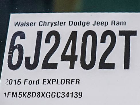 Used 2016 Ford Explorer XLT w/ Equipment Group 202A AWD/4WD image 31