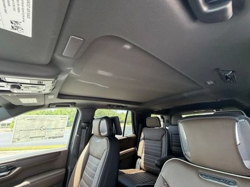 New 2026 GMC Yukon Denali Ultimate w/ LPO, Floor Liner Package AWD/4WD image 15