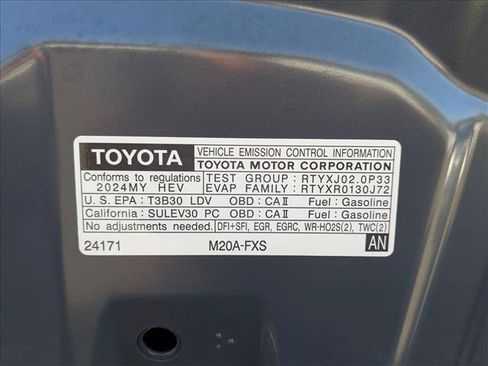 Used 2024 Toyota Prius XLE FWD image 25