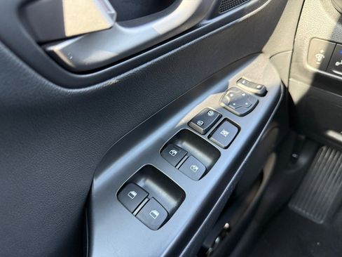 Used 2020 Hyundai Kona Limited FWD image 22