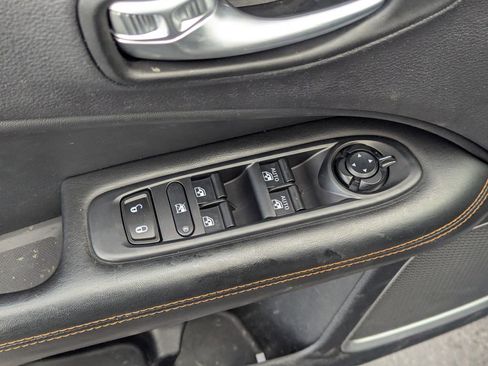 Used 2018 Jeep Compass Limited w/ Safe & Security Group AWD/4WD image 17