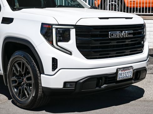 Used 2023 GMC Sierra 1500 Elevation w/ LPO, Elevation Black Package image 10