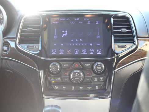 Used 2019 Jeep Grand Cherokee Summit AWD/4WD image 19