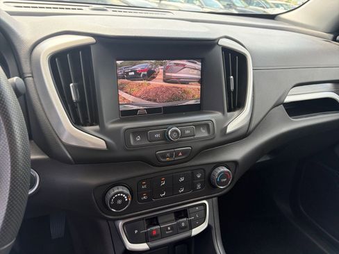 Used 2024 GMC Terrain SLE FWD image 17