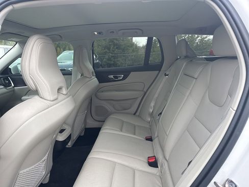 Used 2022 Volvo V60 T5 Cross Country w/ Advanced Package image 16