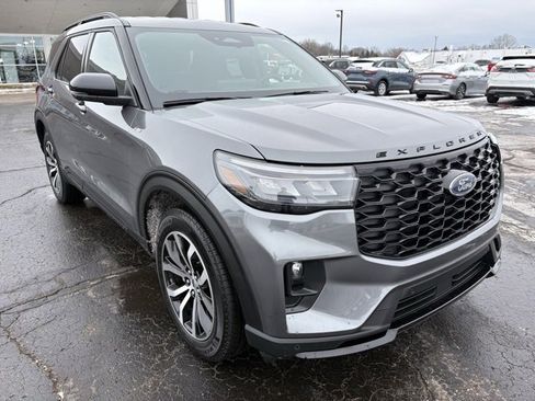 Used 2025 Ford Explorer ST-Line image 11