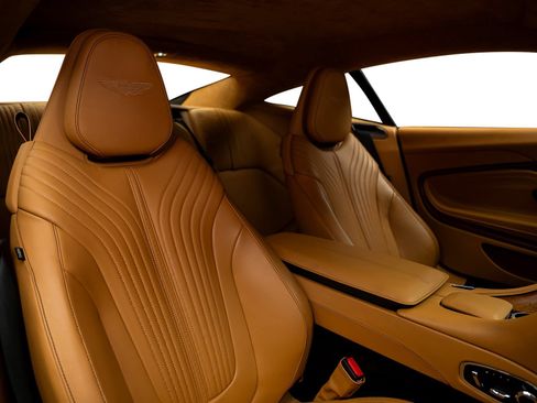 Used 2018 Aston Martin DB11 V12 RWD image 32