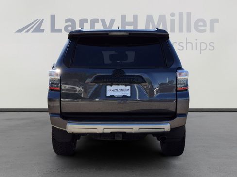 Used 2022 Toyota 4Runner TRD Off-Road Premium w/ Moonroof Package AWD/4WD image 4