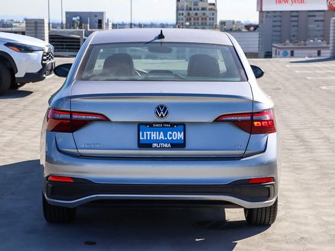 Used 2024 Volkswagen Jetta SE image 5