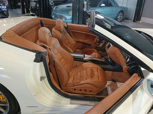 Used 2011 Ferrari California RWD image 30