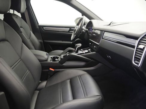 Certified 2023 Porsche Cayenne Platinum Edition AWD/4WD image 25