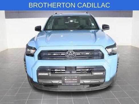 Used 2025 Toyota 4Runner SR5 AWD/4WD image 10
