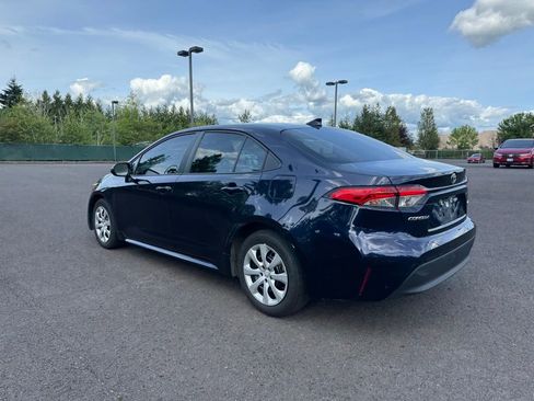 Used 2025 Toyota Corolla LE FWD image 5