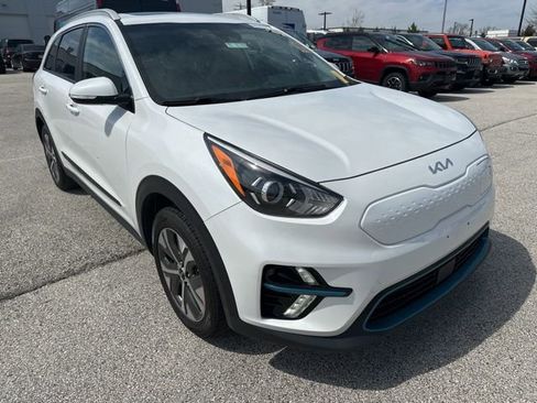 Used 2022 Kia Niro EX Premium w/ Cold Weather Package image 4