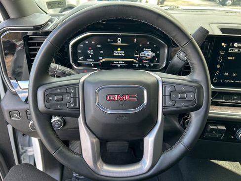 Used 2025 GMC Sierra 1500 SLT image 17