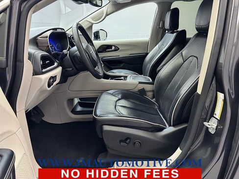 Used 2023 Chrysler Pacifica Limited image 13