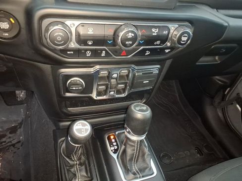 Used 2021 Jeep Wrangler Unlimited Sahara AWD/4WD image 18