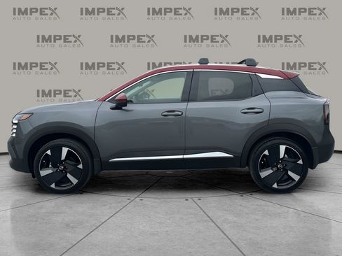 Used 2025 Nissan Kicks SR w/ SR Premium Package image 2