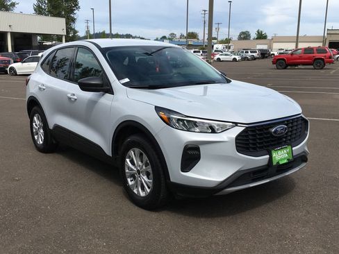 Used 2025 Ford Escape Active w/ Tech Pack #1 AWD/4WD image 9