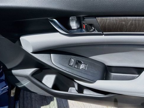 Used 2020 Honda Accord Touring image 34