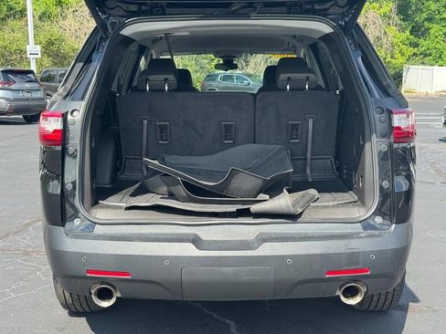 Used 2021 Chevrolet Traverse LT FWD image 7