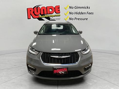 Used 2022 Chrysler Pacifica Touring-L FWD image 9