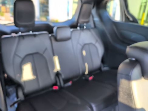 New 2026 Chrysler Pacifica Select image 13