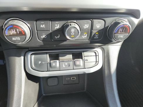 Used 2020 GMC Acadia SLE image 13