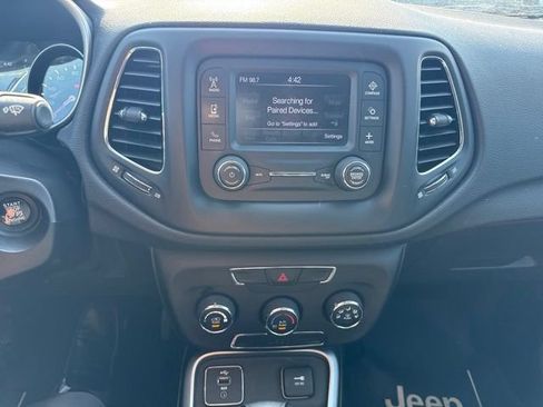 Used 2018 Jeep Compass Latitude FWD image 16