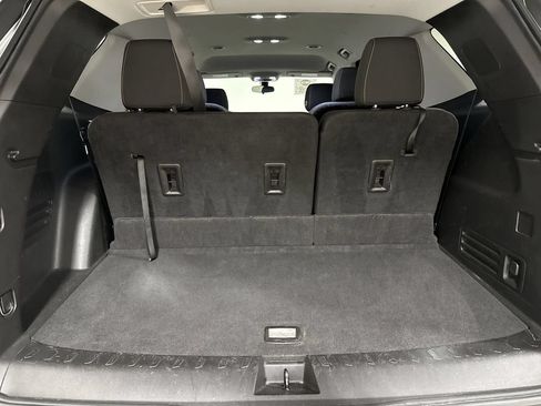 Used 2021 Chevrolet Traverse LT FWD image 24