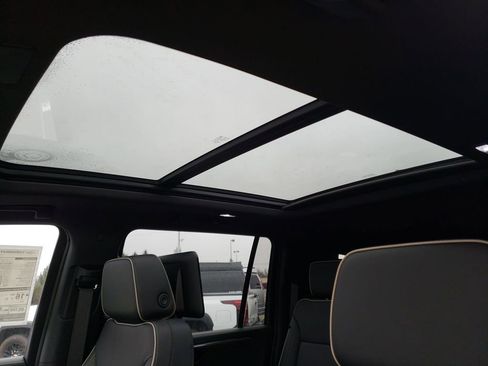 New 2026 Chevrolet Suburban Premier image 20