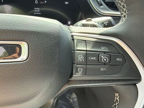 Used 2025 Jeep Grand Cherokee Altitude AWD/4WD image 28