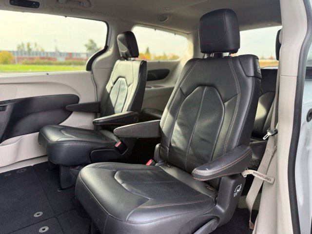 Used 2019 Chrysler Pacifica Touring-L FWD image 36