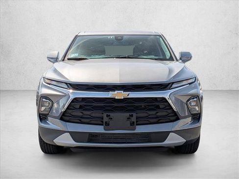 Used 2025 Chevrolet Blazer LT image 2