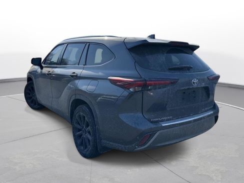 Certified 2025 Toyota Highlander Platinum image 10