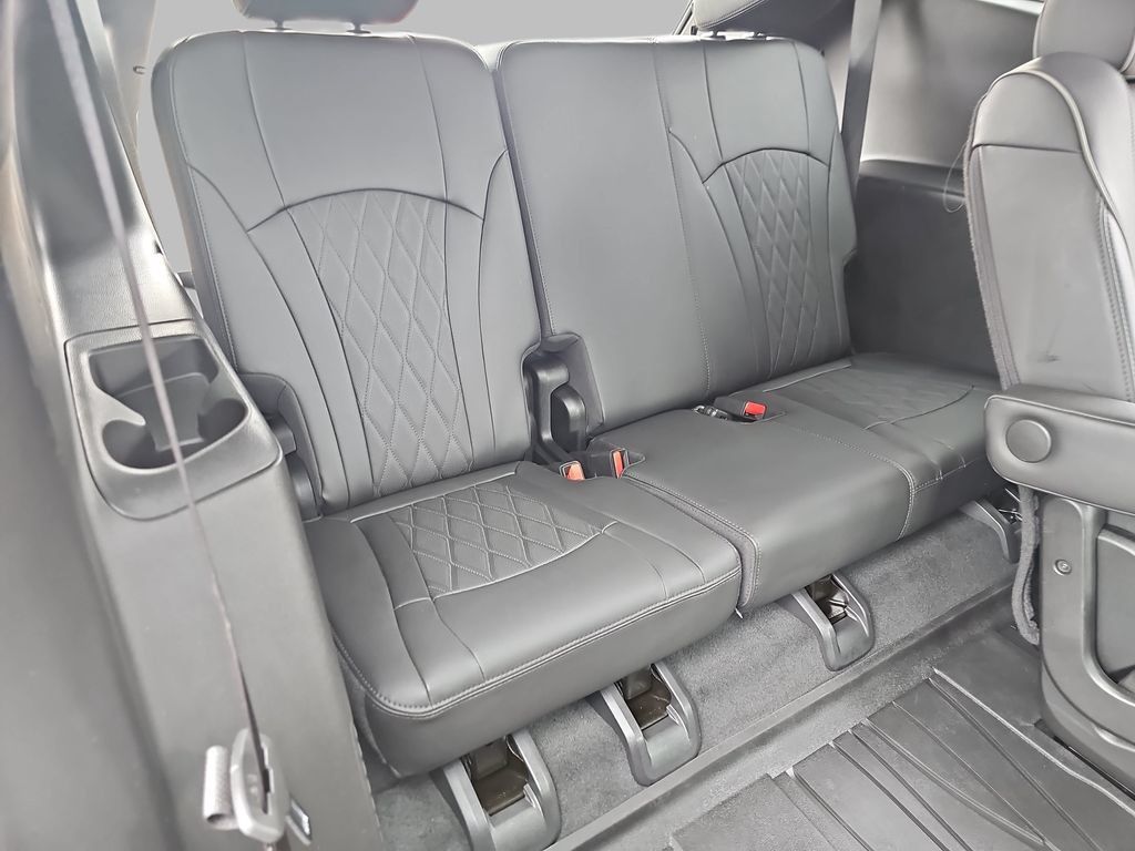 Used 2023 Buick Enclave Avenir w/ Avenir Technology Package AWD/4WD image 15