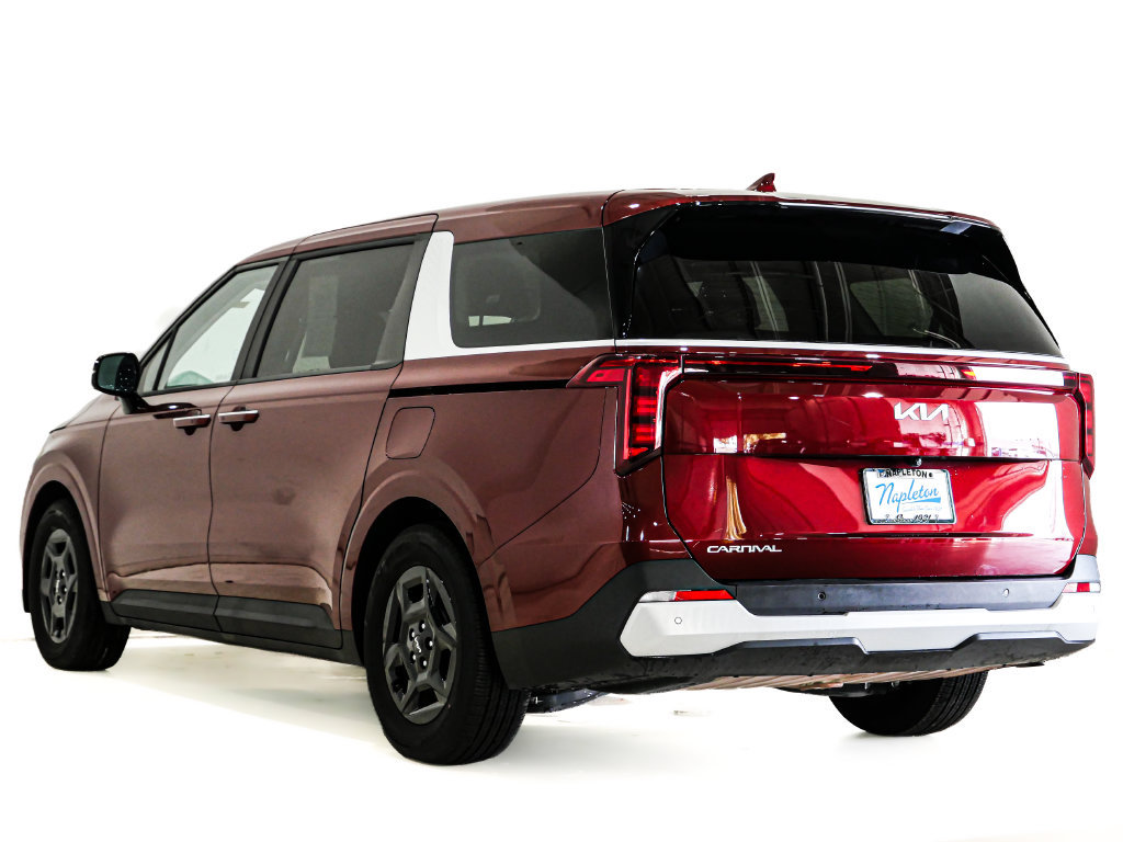 Used 2025 Kia Carnival FWD image 8