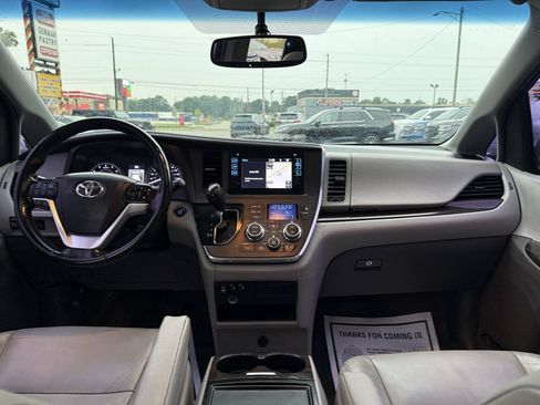 Used 2016 Toyota Sienna XLE w/ XLE Navigation Package FWD image 32
