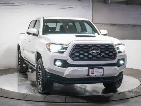 Certified 2023 Toyota Tacoma TRD Sport image 3