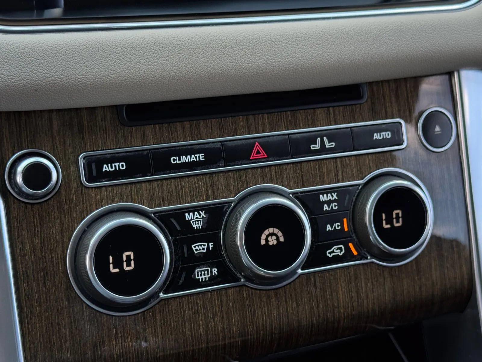 Used 2015 Land Rover Range Rover Sport HSE AWD/4WD image 38