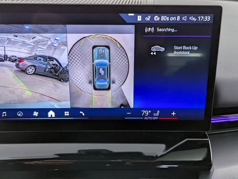 Used 2025 BMW 530i xDrive w/ Premium Package image 24