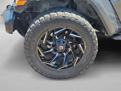 Used 2019 Jeep Wrangler Unlimited Sahara AWD/4WD image 24