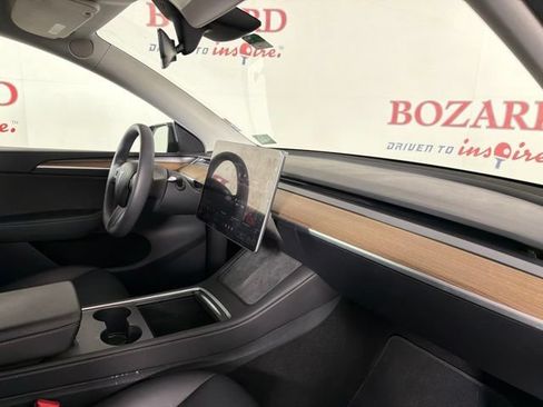 Used 2024 Tesla Model Y 2WD image 17