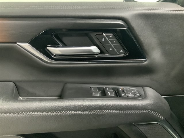 Used 2025 GMC Yukon XL Denali AWD/4WD image 19