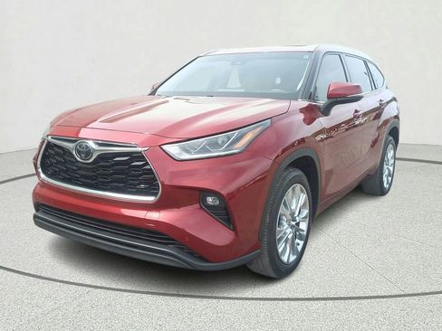Used 2020 Toyota Highlander Limited FWD image 3