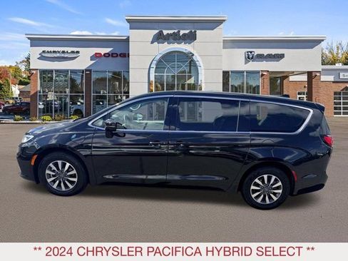 Used 2024 Chrysler Pacifica Limited FWD image 5