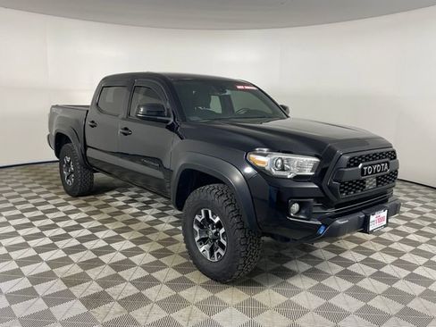 Used 2019 Toyota Tacoma TRD Off-Road w/ Technology Package AWD/4WD image 24