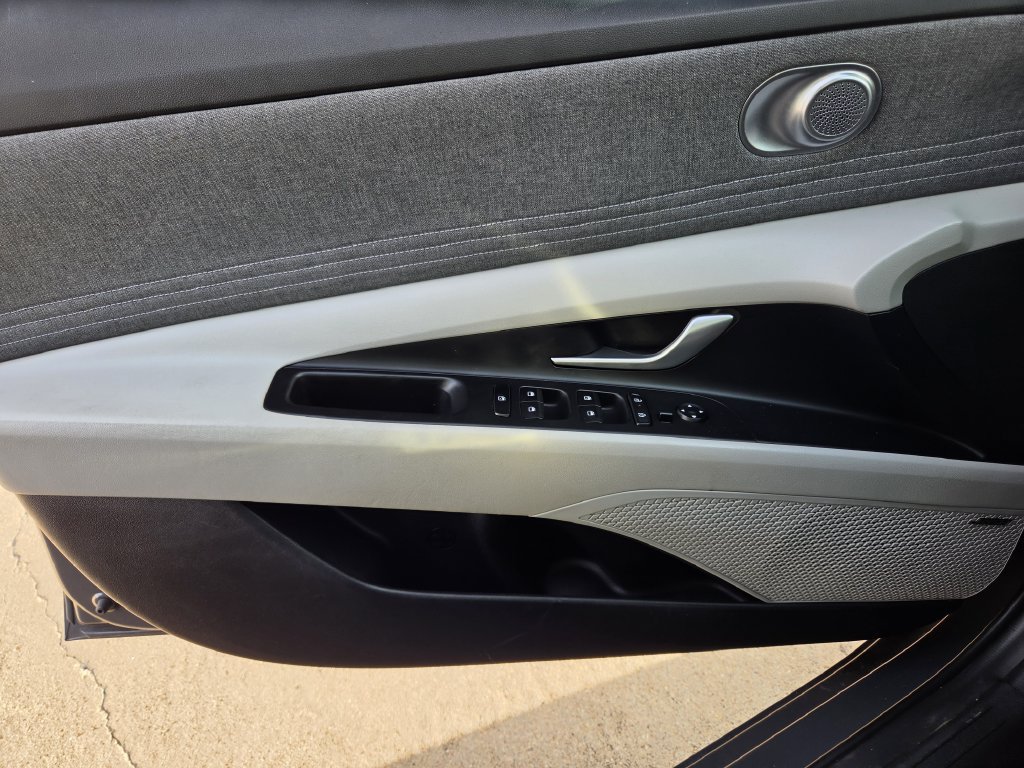 Used 2024 Hyundai Elantra Limited FWD image 25